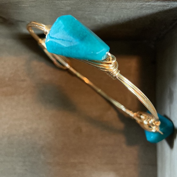 Gold wire bracelet - Picture 2 of 2